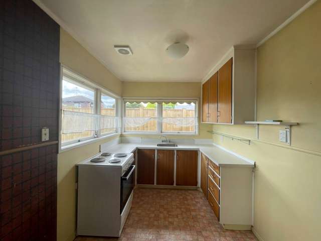 2 BEDROOMS IN MT EDEN