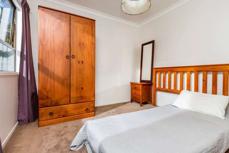 2/706 Beach Road Browns Bay_13