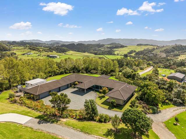 586 m2 Home + 6 Car Garage