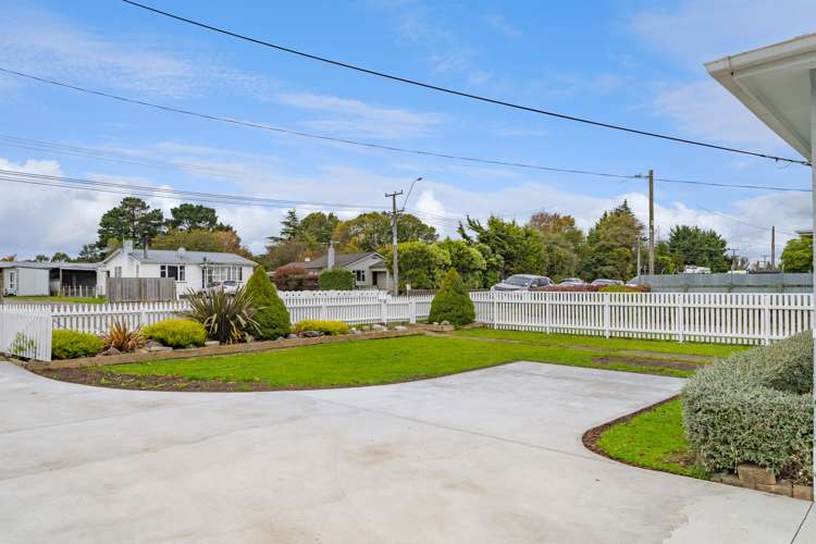 382 High Street South Carterton_17