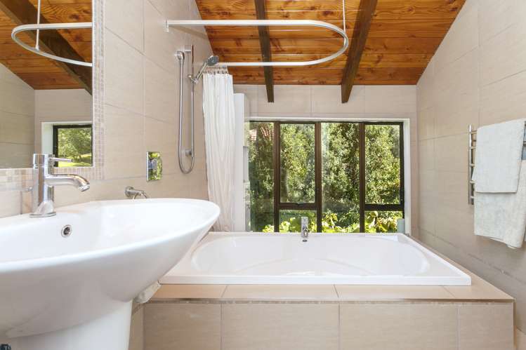 15 Brunette Drive Acacia Bay_13