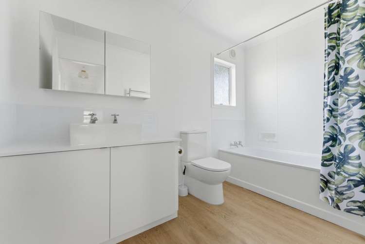 209 Seaview Road Westown_8