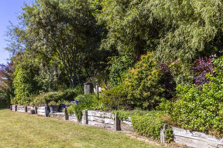 13 Poriwira Drive Kuratau_5