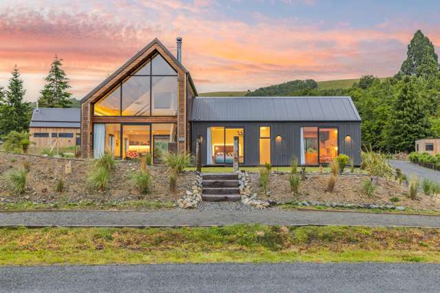 Architectural Castle Hill retreat