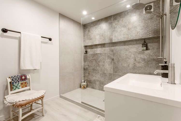 18 Dene Court Lane Greenhithe_19