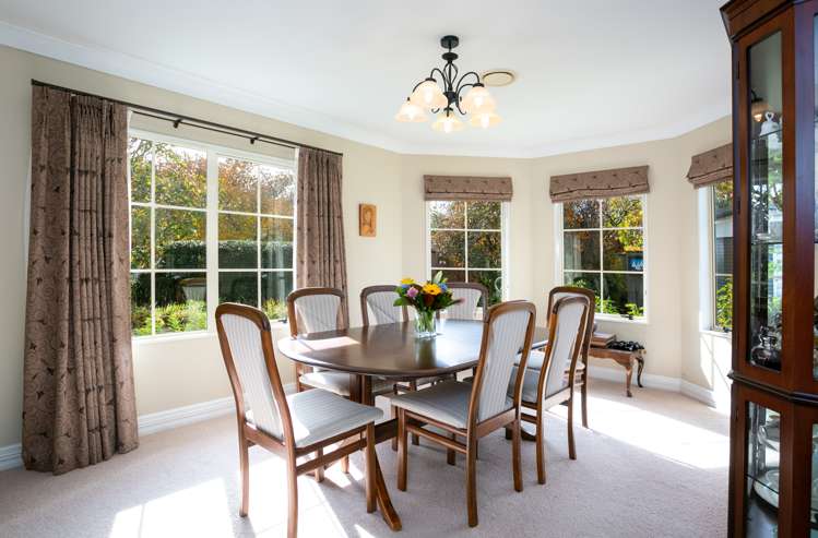 45 The Oaks Drive Leamington_5