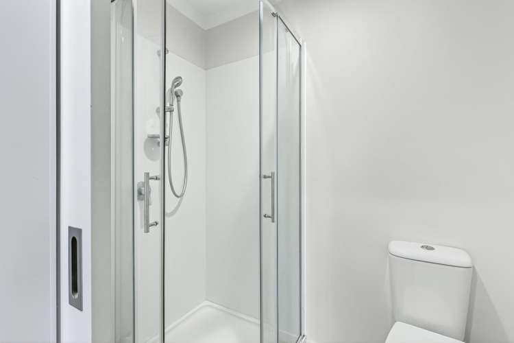 2/7 Greta Street Glenview_10