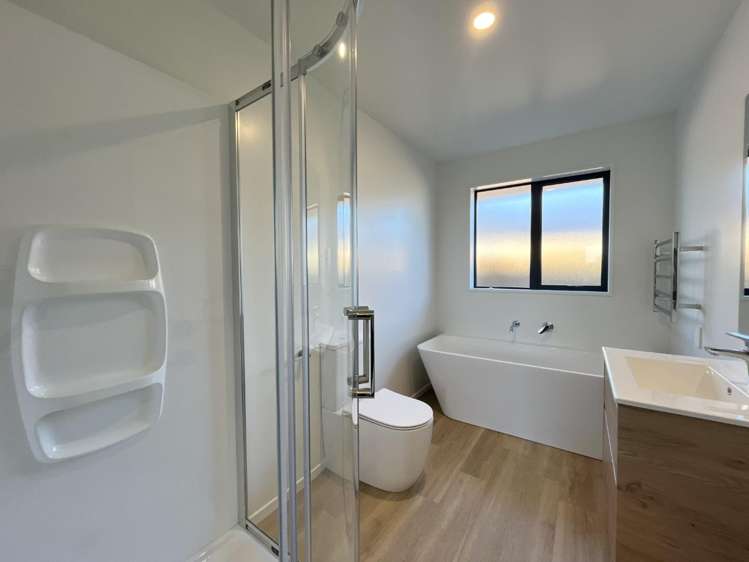 76 Accadia Drive 11103_10