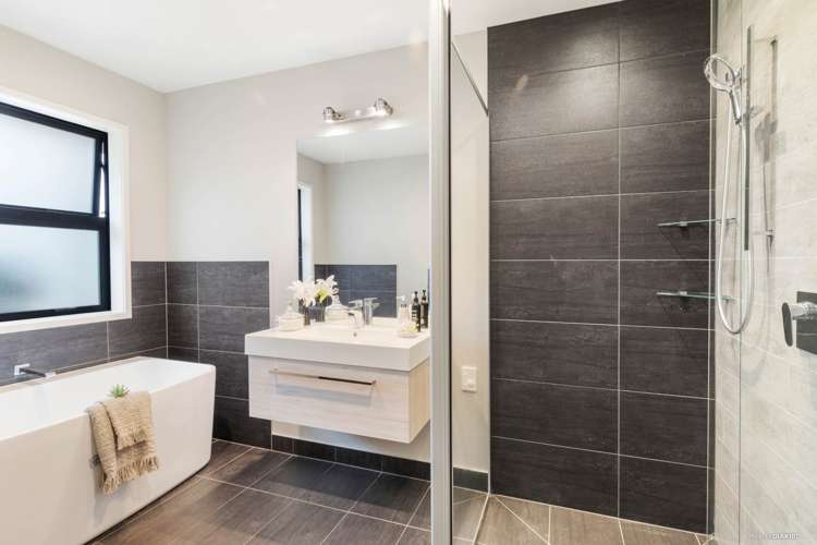 5 Lawrence Carter Drive Bombay_13