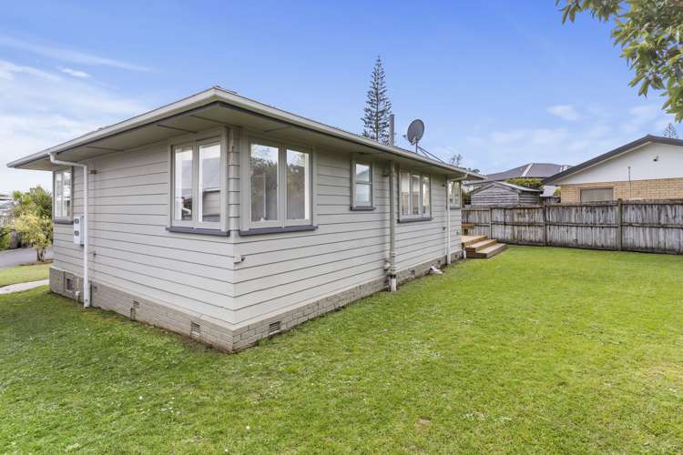 32 Amberley Avenue Te Atatu South_19