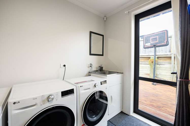 1 Sapling Lane Glenview_10