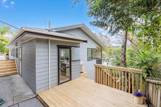 Bayside Bliss–Renovated Retreat in Rangitoto Zone