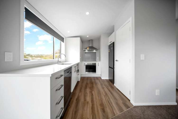 3A Hillview Crescent Paparangi_8