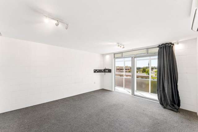 1/17 Esplanade Road Mt Eden_1
