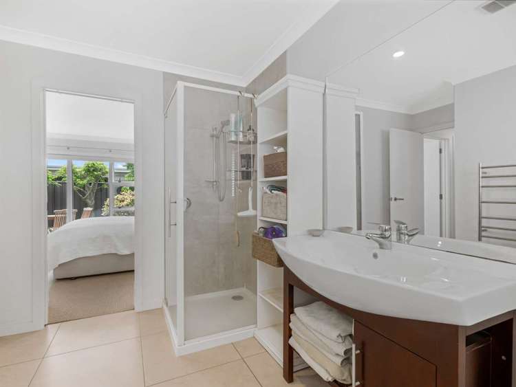 10 Gregory Grove Clive_10