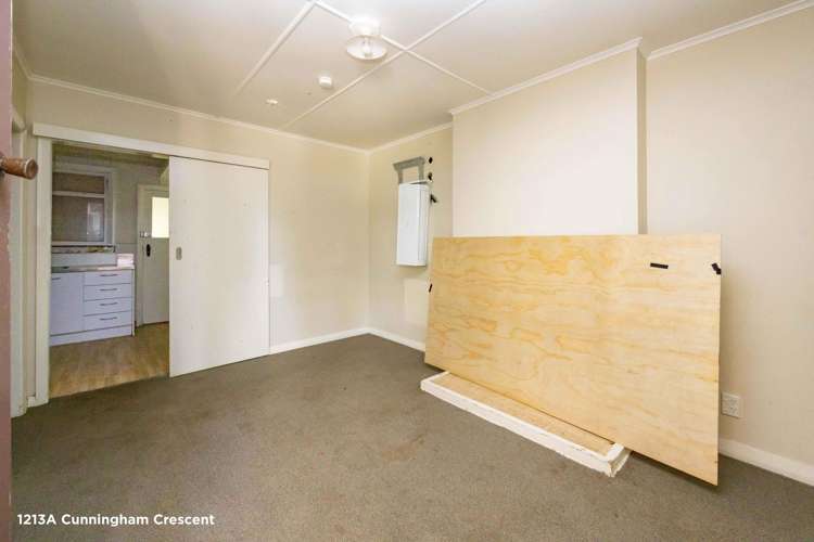 1213–1225 Cunningham Crescent Mayfair_5