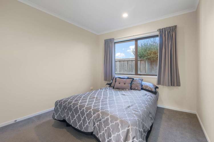 39 Faringdon Boulevard Rolleston_13