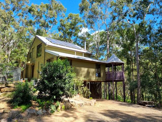 Charming Timber Cabin in the Woods - Your Perfect Lifestyle Retreat