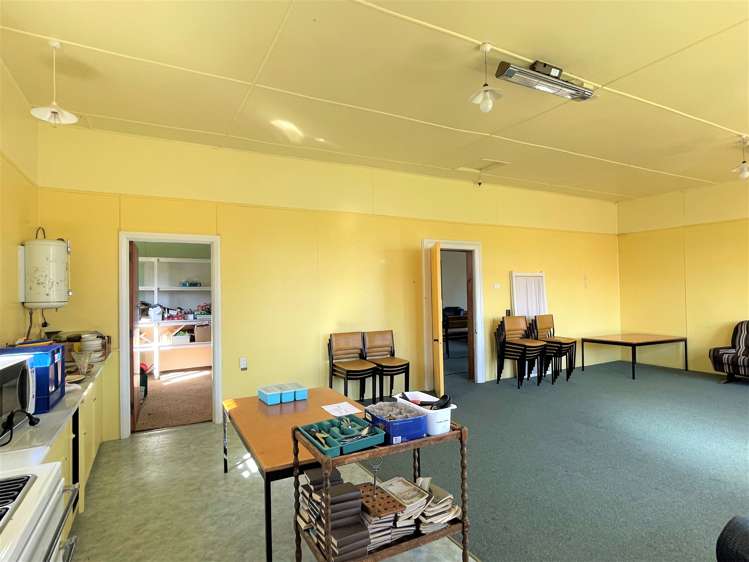 35 Main Road Owaka_7