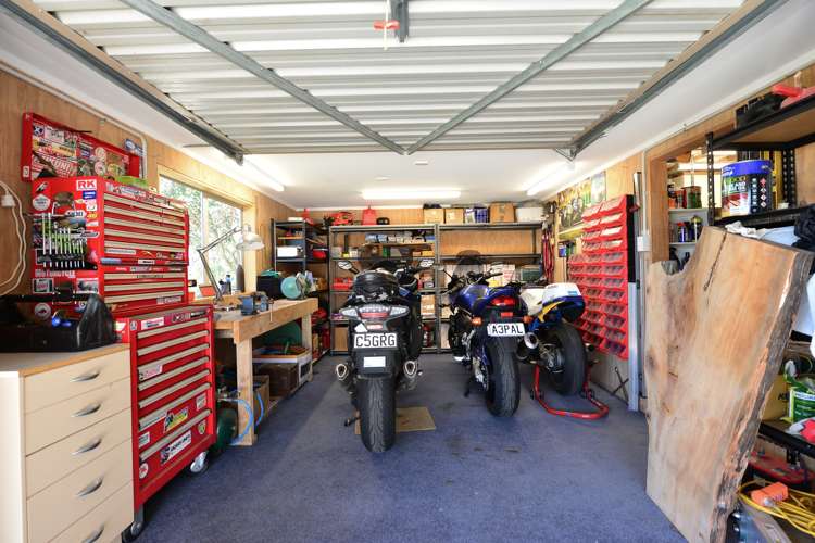 21 Highgrove Drive Grandview Heights_16