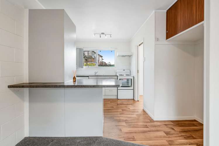 2/587 Glenfield Road Totara Vale_7