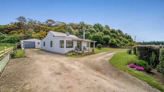 Coastal Charm on Toko Mouth Road