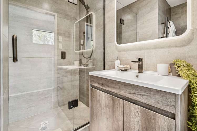 2/14 Freyberg Place Howick_12