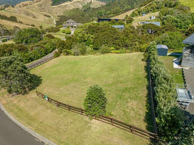 AMAZING 2890m2 SECTION ON OHUKA PLACE