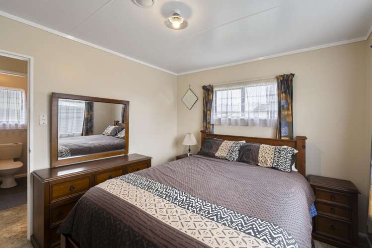 21 Railway Road Bunnythorpe_10