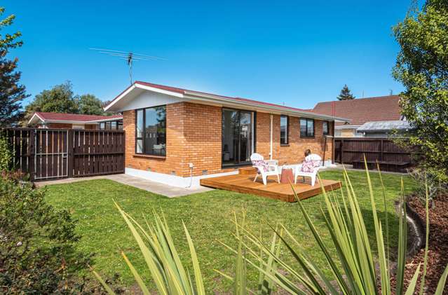 Sun-Soaked, Stylish & Easy-Care