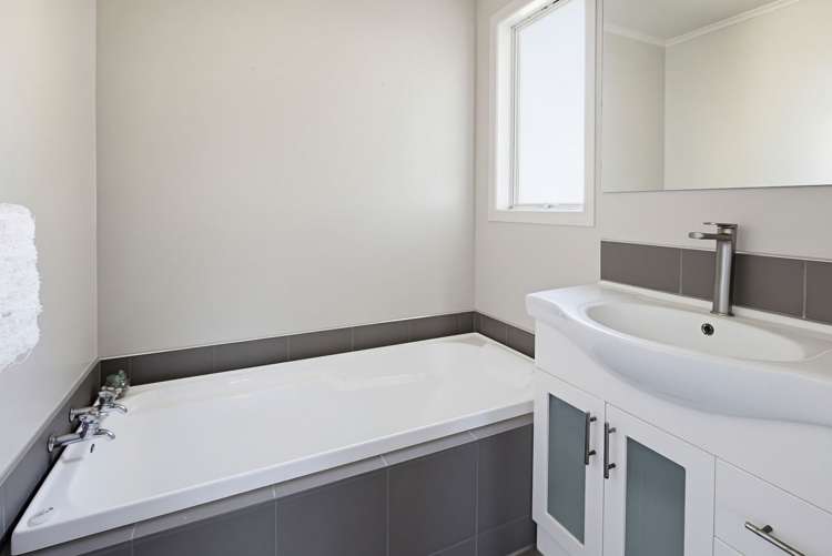 17 Alastair Avenue Owhata_11