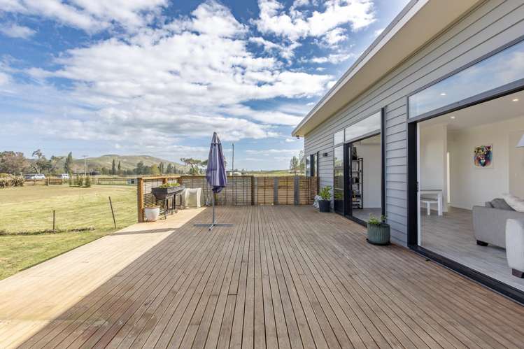 87 River Road Otane_20