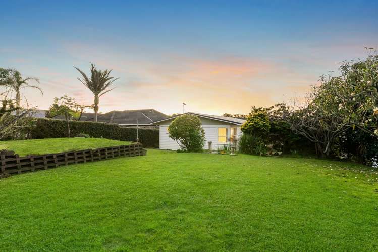36 Mayfair Crescent Mairangi Bay_15