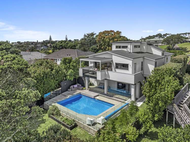 17 Mayfair Crescent Mairangi Bay_1