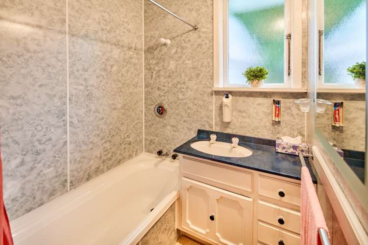 3 Roberts Street Tawa_19