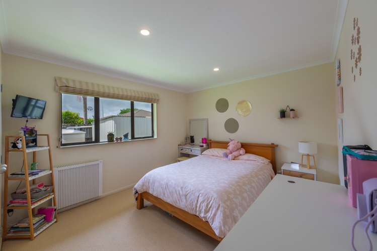 2 Raabia Close Parakai_14