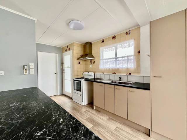  11 Kendal Grove Wainuiomata_3