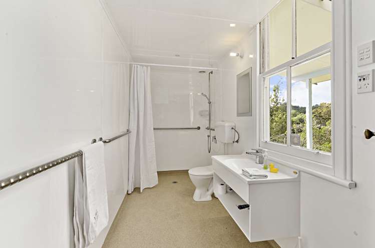 651 West Coast Road Oratia_17