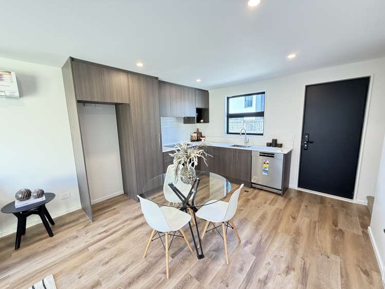 1-7/66 Burke Street_3