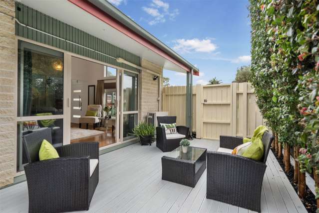 2/1 Serrita Avenue Sunnyhills_1