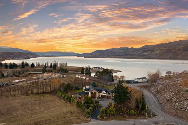 Lakeview luxury: Retreat within Central Otago