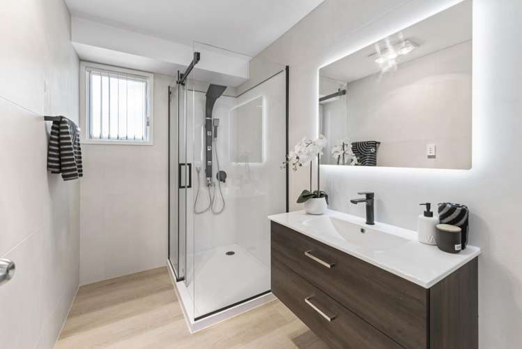 8 Halloran Place Massey_9