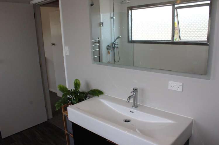 15 Feary Crescent Takaka_11