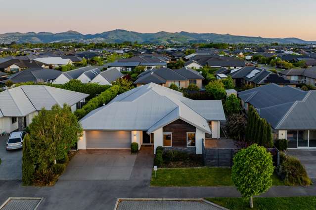 Modern Luxury, Family Comfort & Prime Location