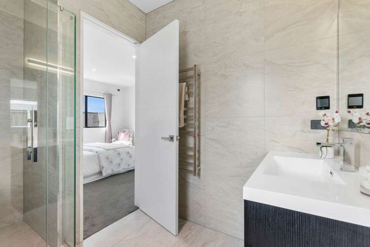 14 Leebank Crescent Riverhead_21