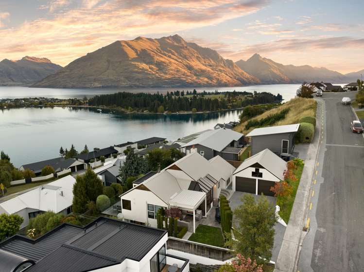 4 Peregrine Place Queenstown Hill_2