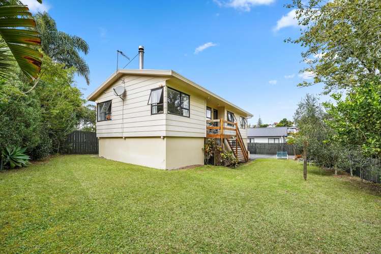 2/109 Athena Drive Totara Vale_12