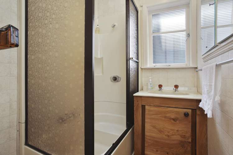 102 Mountain Road Mangere Bridge_11