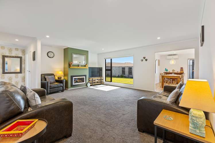 32 Honeyfield Drive Whalers Gate_11