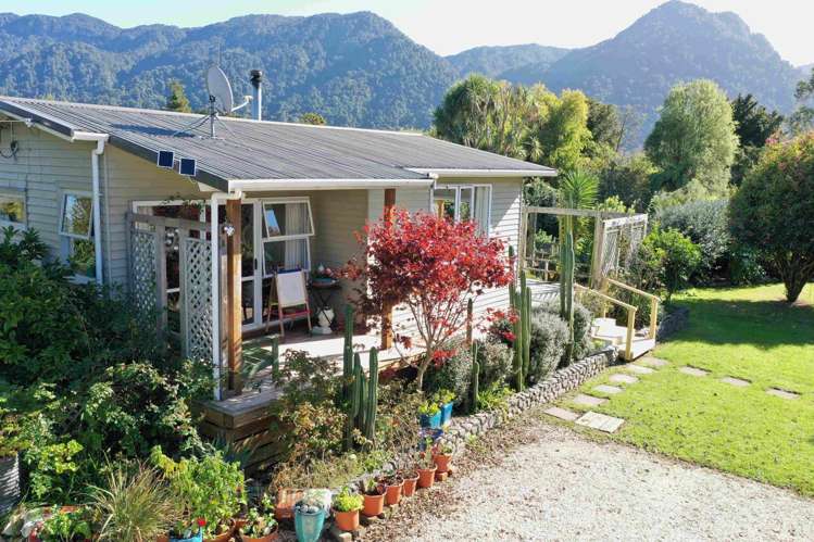 179 Collingwood-Puponga Main Road_0